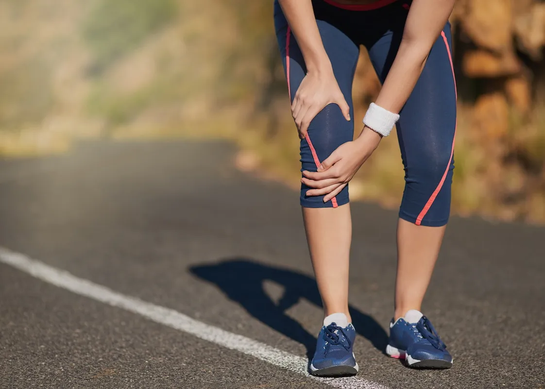 ランニング中に膝を傷めた男性